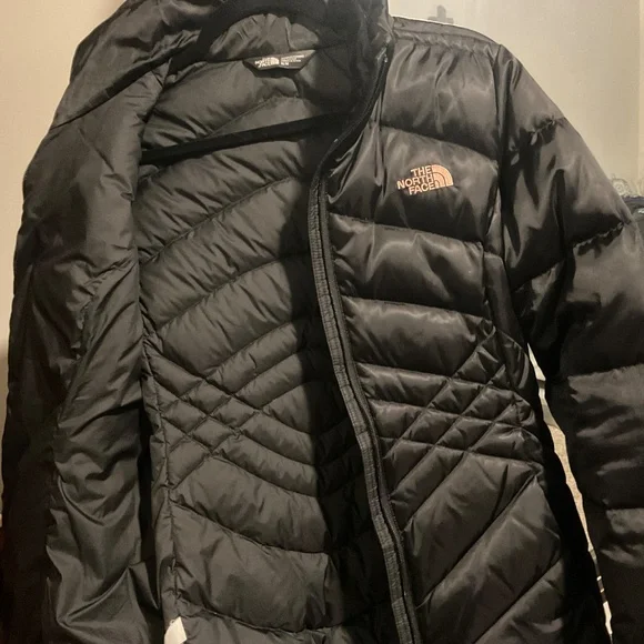 Woman’s north face down jacket size medium - Picture 3 of 5